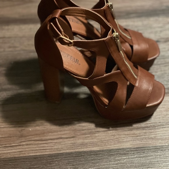 Just Fab, zip up, stacked heeled sandal - Picture 3 of 4